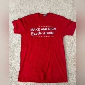 Unisex Size Small Red Graphic T-Shirt GUC